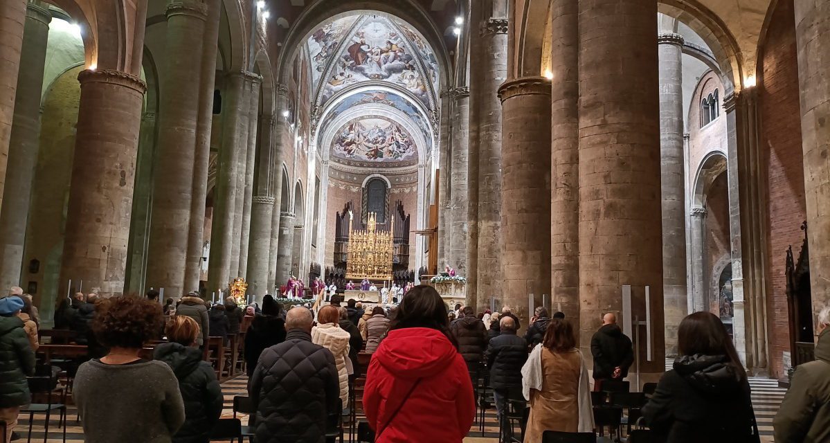 <em>In Cattedrale celebrata una messa di suffragio per il Papa emerito</em>